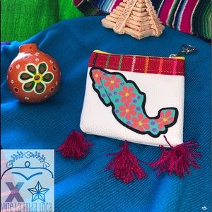 “República” Hand painted Keychain